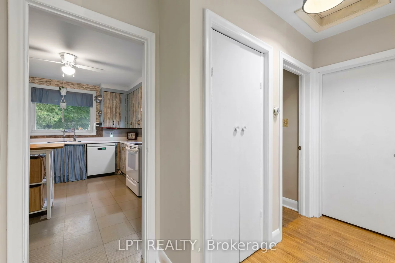 98, Don Mor, Central Newmarket, Newmarket