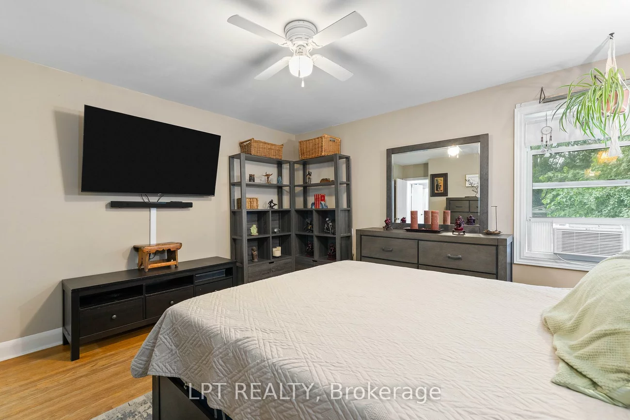 98, Don Mor, Central Newmarket, Newmarket