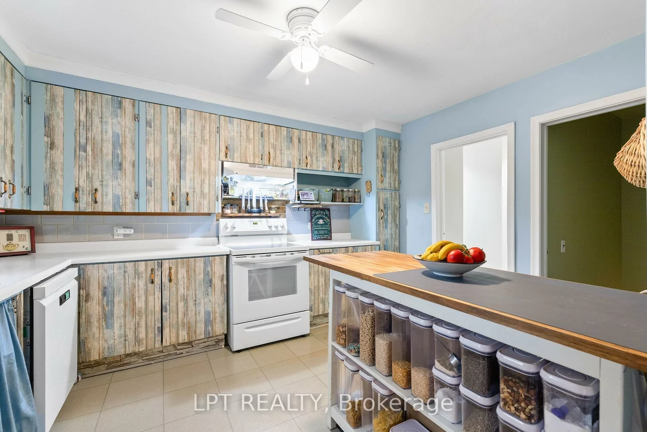 98, Don Mor, Central Newmarket, Newmarket