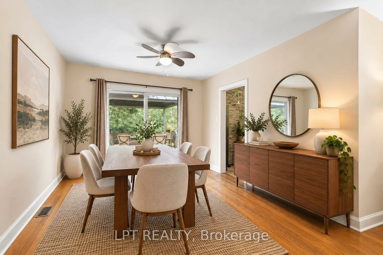 98, Don Mor, Central Newmarket, Newmarket