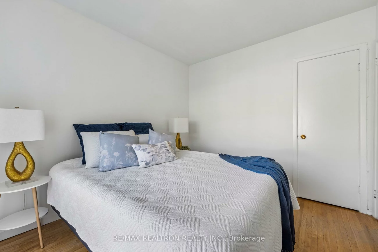 253, Silverbirch, Bristol-London, Newmarket