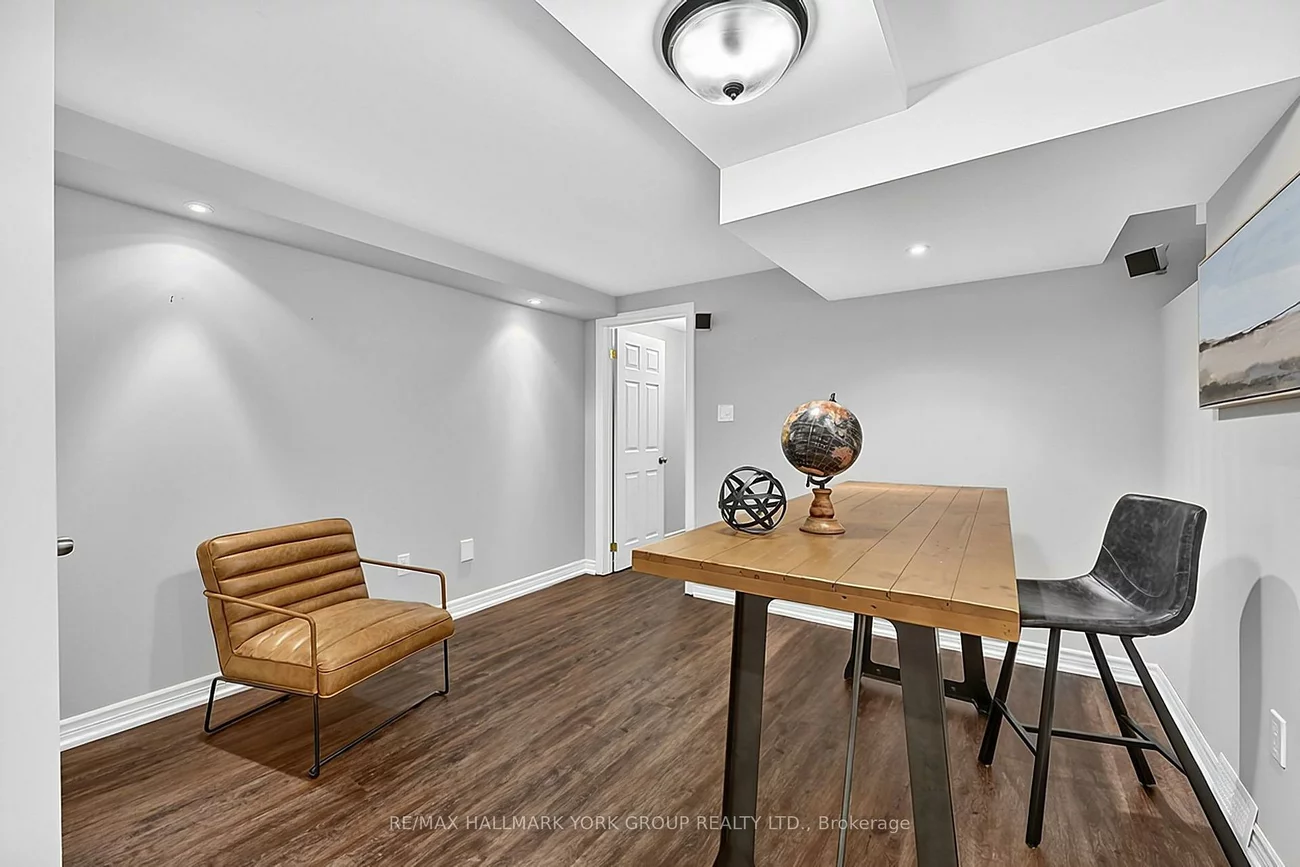 378, Marble, Woodland Hill, Newmarket