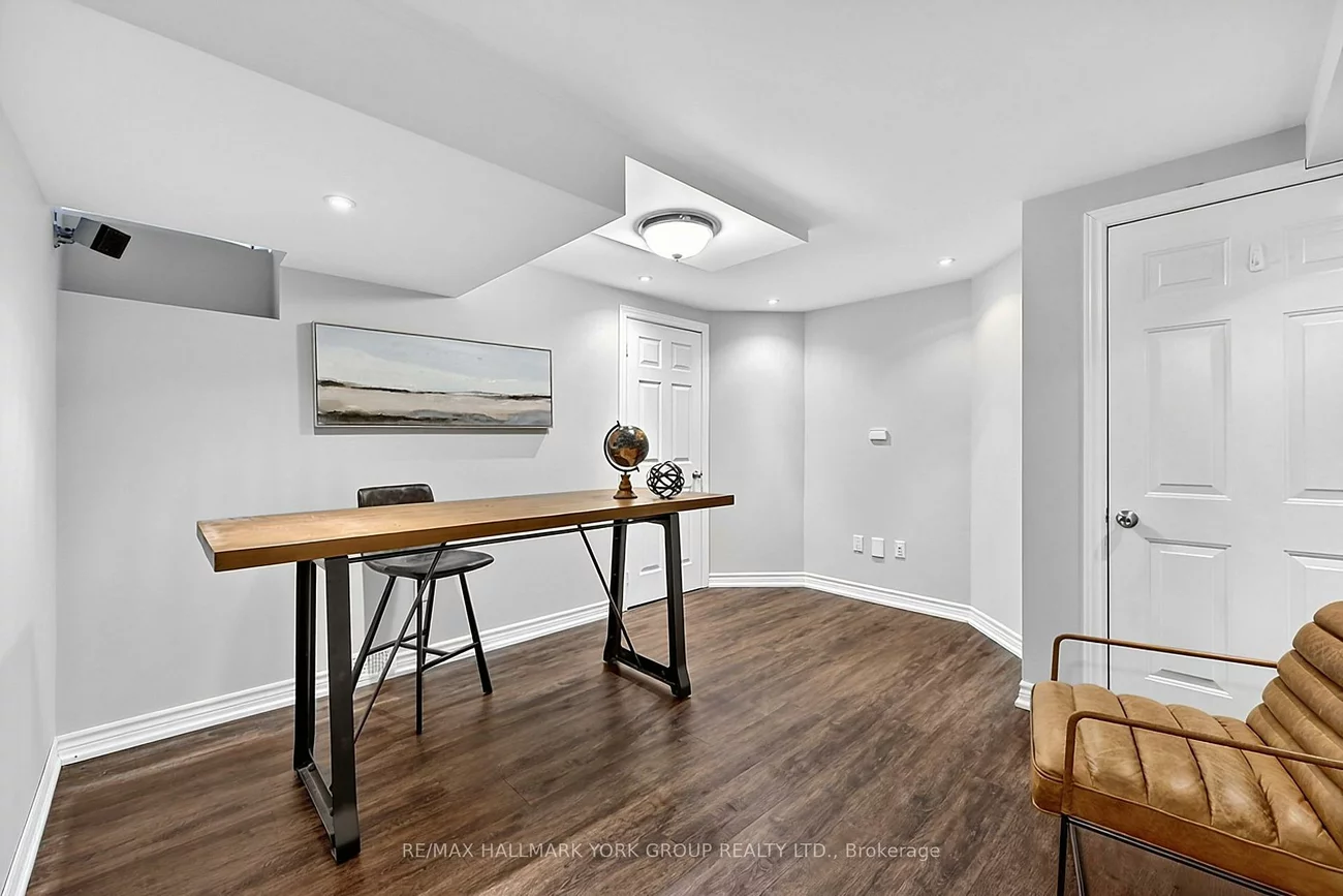 378, Marble, Woodland Hill, Newmarket