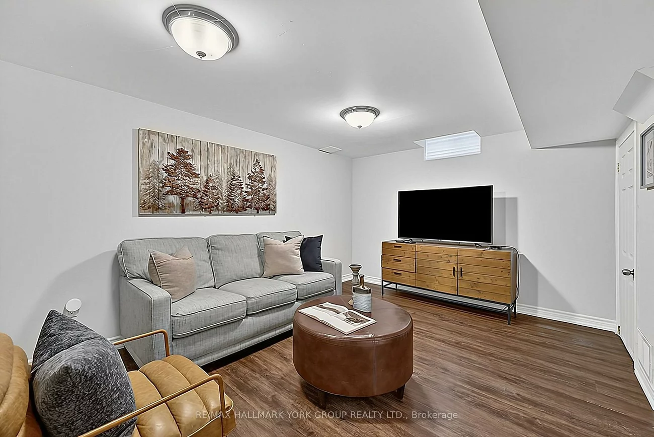 378, Marble, Woodland Hill, Newmarket