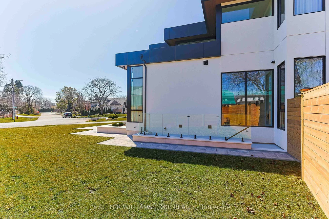 396, Salisbury, 1020 - WO West, Oakville