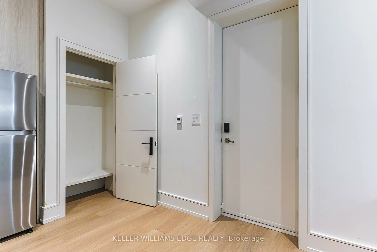 396, Salisbury, 1020 - WO West, Oakville