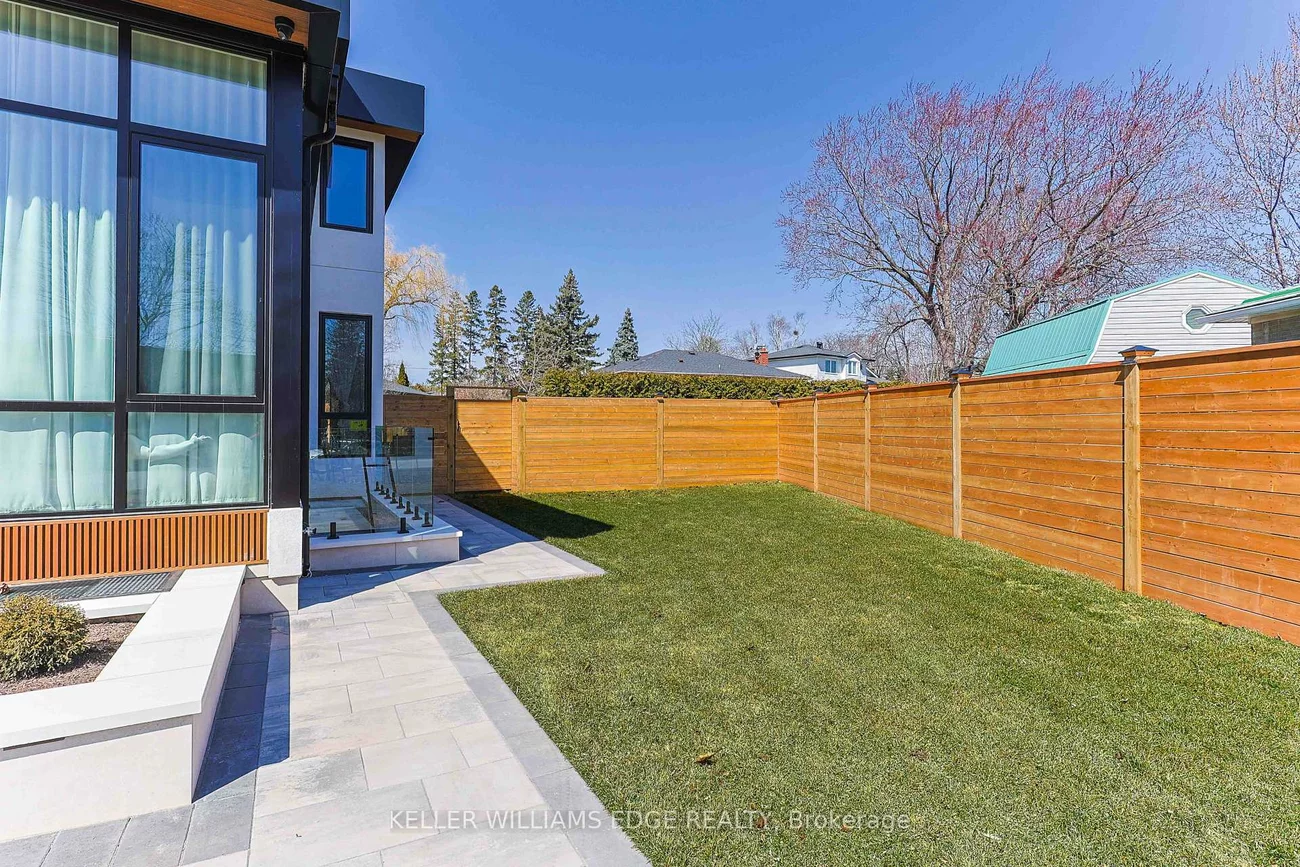 396, Salisbury, 1020 - WO West, Oakville