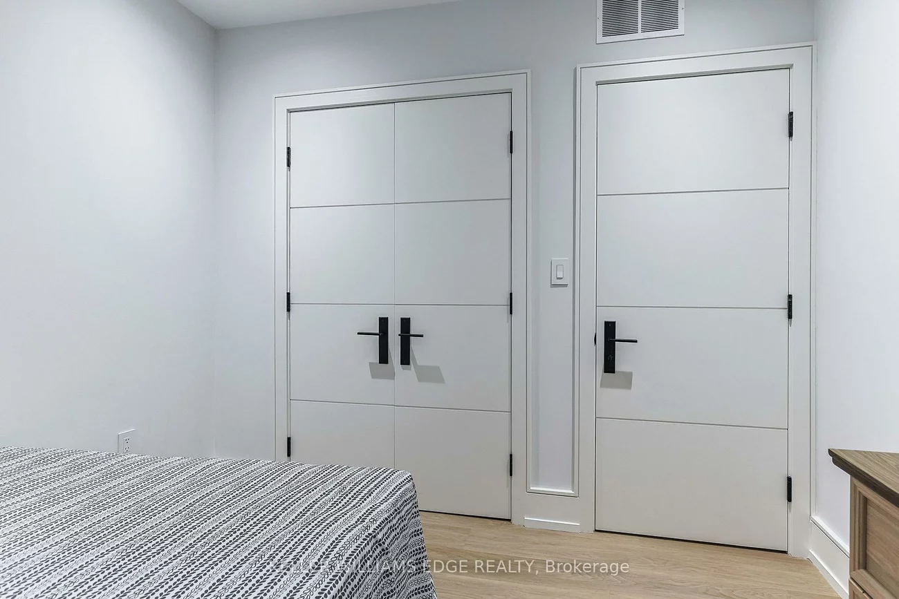 396, Salisbury, 1020 - WO West, Oakville
