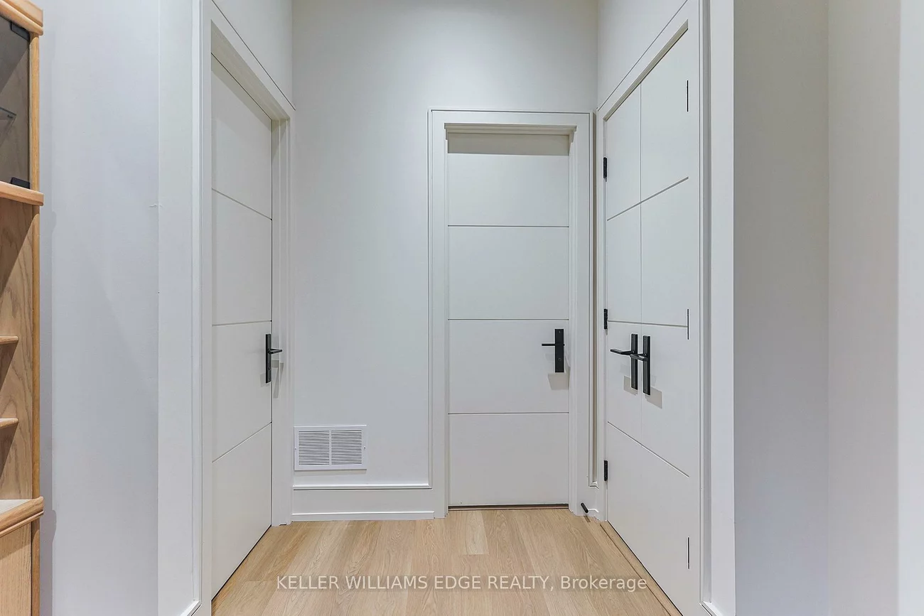 396, Salisbury, 1020 - WO West, Oakville