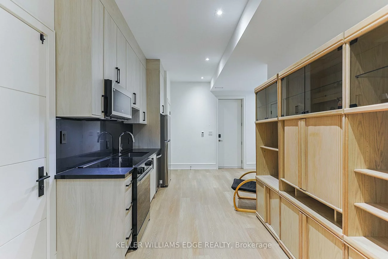 396, Salisbury, 1020 - WO West, Oakville