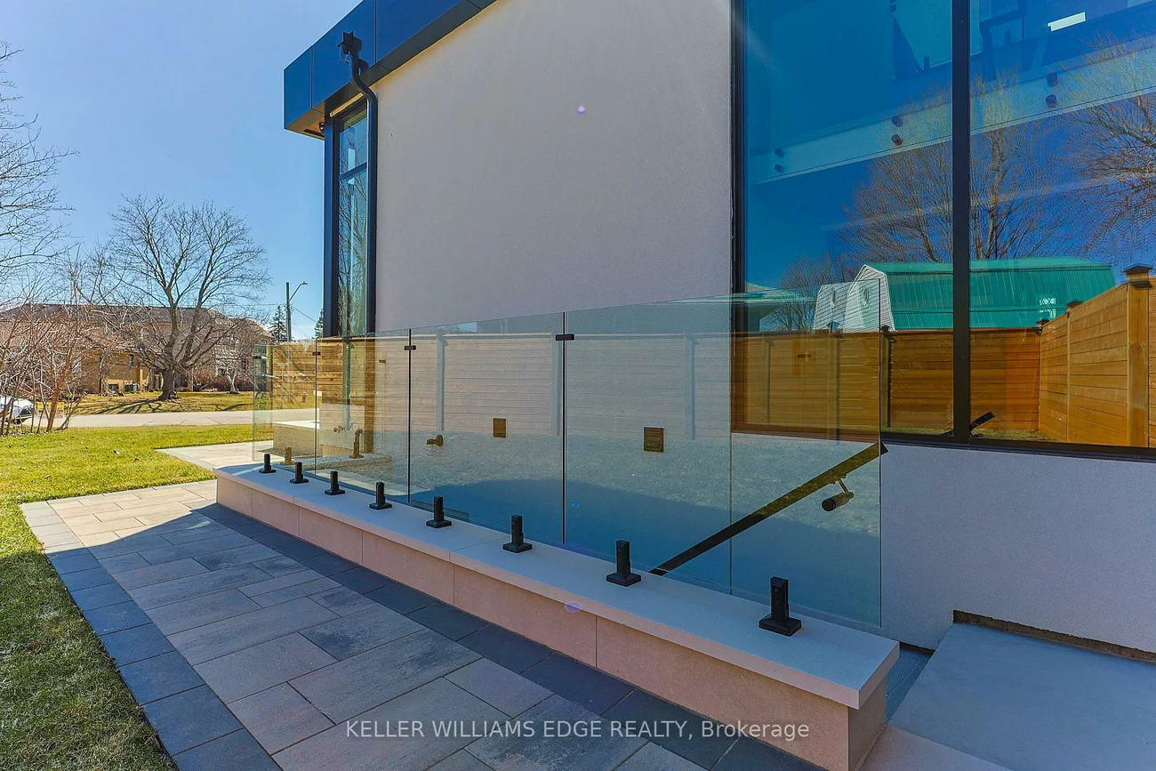396, Salisbury, 1020 - WO West, Oakville