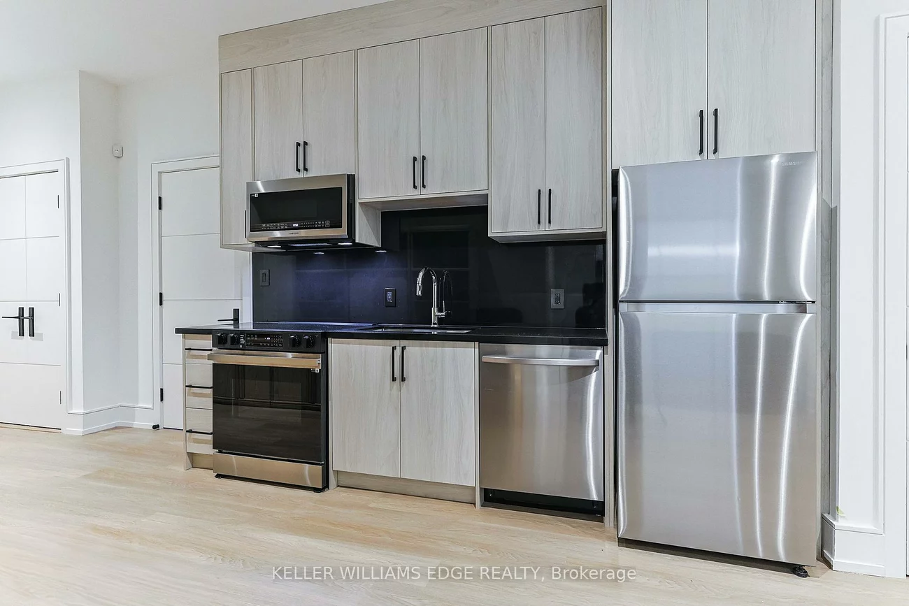 396, Salisbury, 1020 - WO West, Oakville