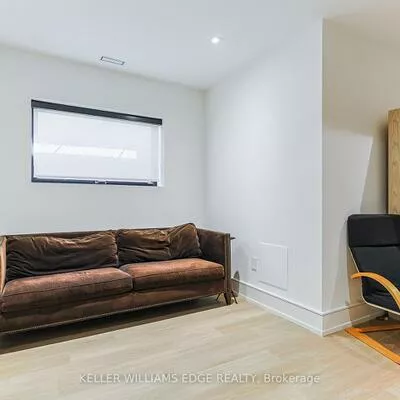 396, Salisbury, 1020 - WO West, Oakville