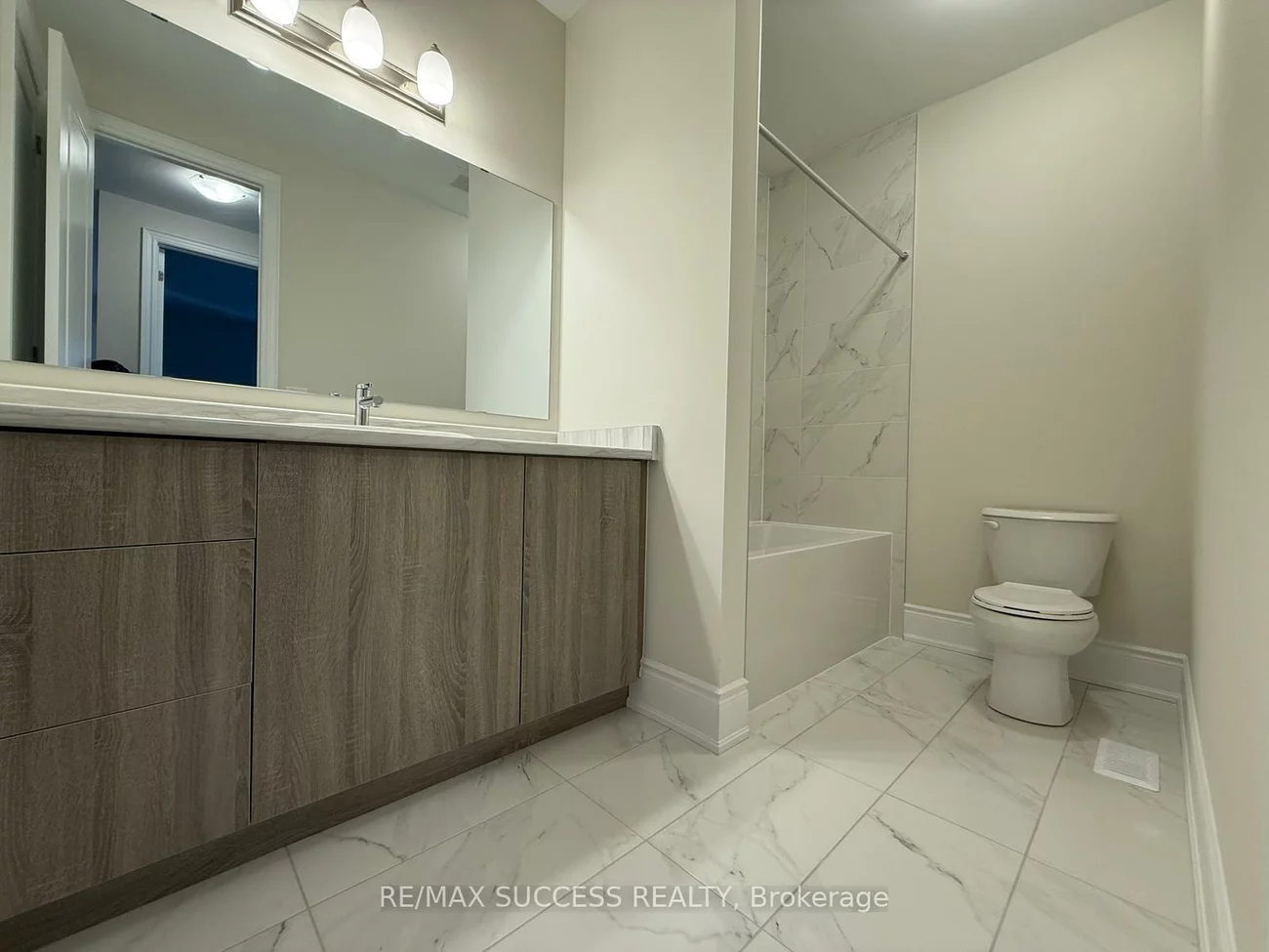 1323, Pelican pass, 1010 - JM Joshua Meadows, Oakville