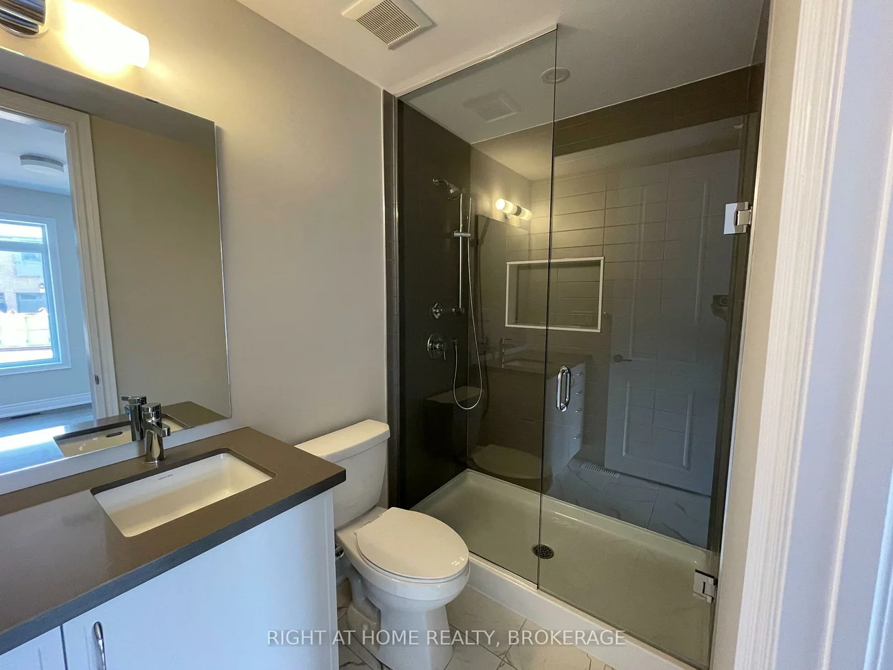 2184, Postmaster, 1019 - WM Westmount, Oakville