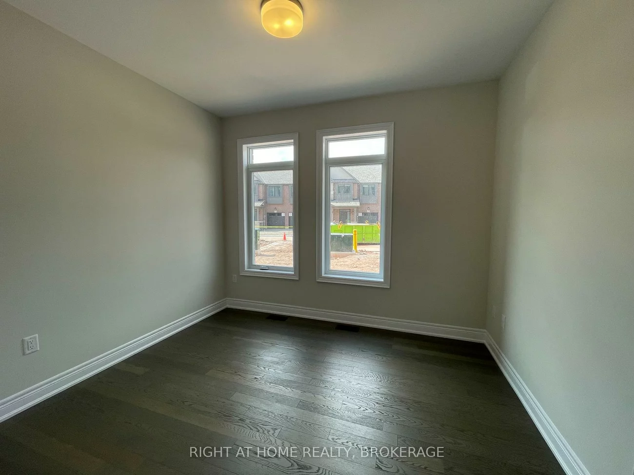 2184, Postmaster, 1019 - WM Westmount, Oakville