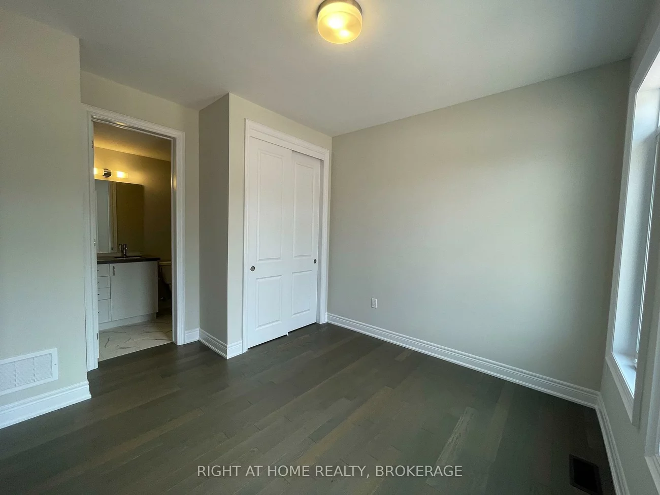 2184, Postmaster, 1019 - WM Westmount, Oakville