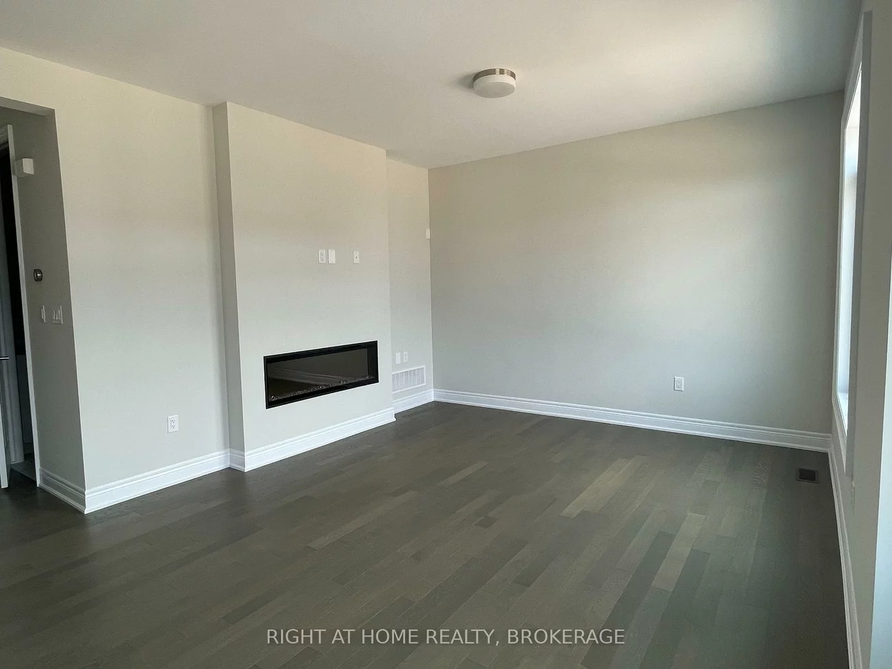 2184, Postmaster, 1019 - WM Westmount, Oakville