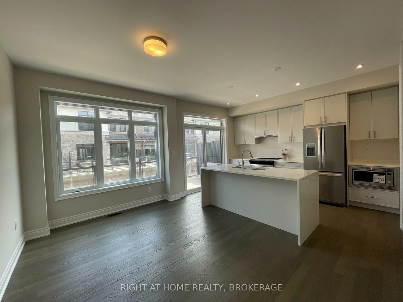 2184, Postmaster, 1019 - WM Westmount, Oakville