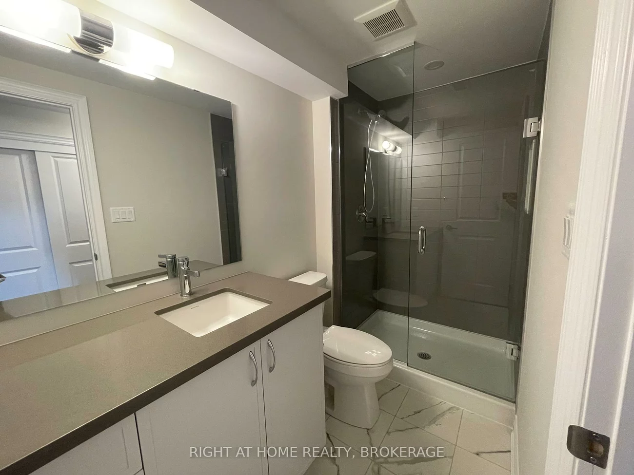 2184, Postmaster, 1019 - WM Westmount, Oakville