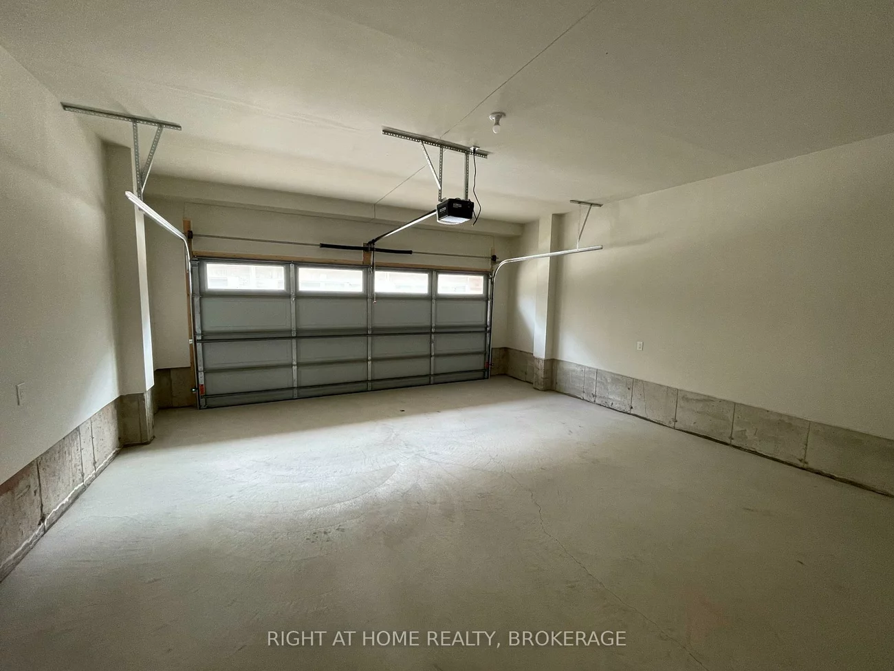 2184, Postmaster, 1019 - WM Westmount, Oakville
