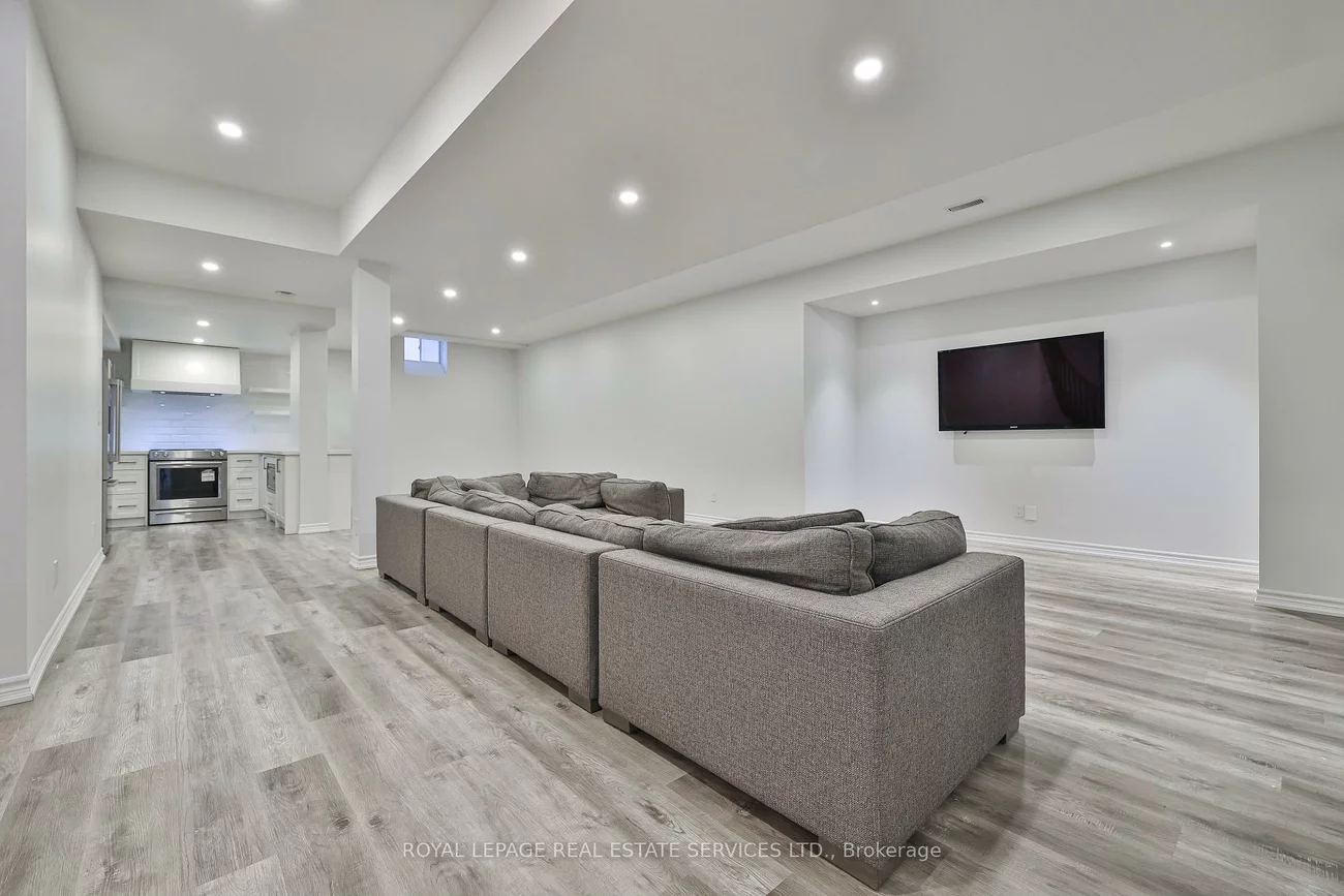 3446, Vernon Powell, 1008 - GO Glenorchy, Oakville