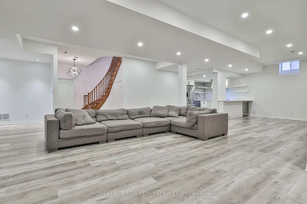 3446, Vernon Powell, 1008 - GO Glenorchy, Oakville