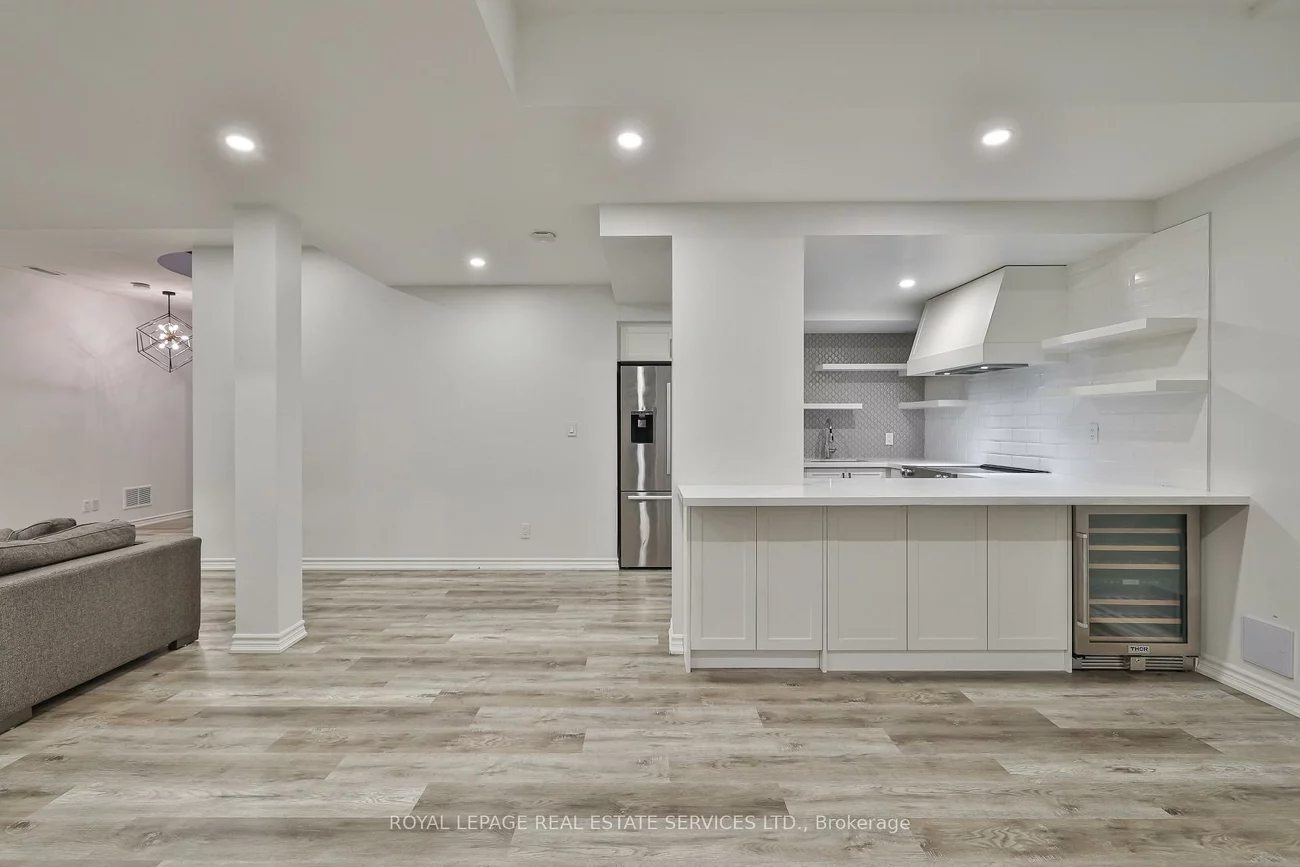 3446, Vernon Powell, 1008 - GO Glenorchy, Oakville