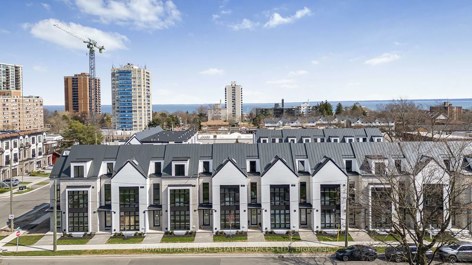 2272, Sovereign, 1001 - BR Bronte, Oakville