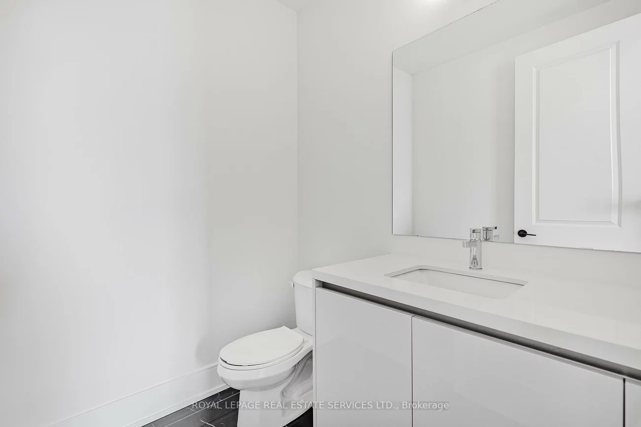 2272, Sovereign, 1001 - BR Bronte, Oakville
