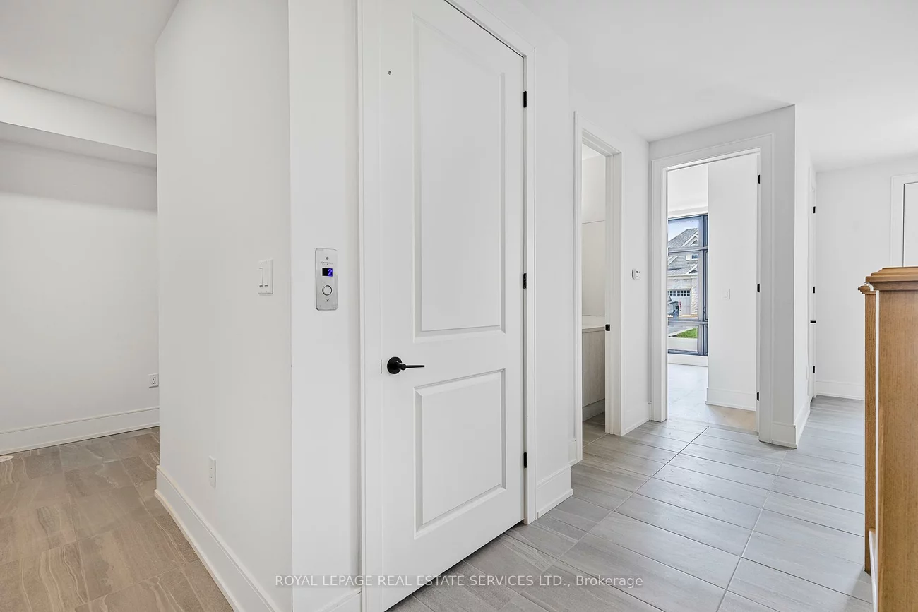 2272, Sovereign, 1001 - BR Bronte, Oakville
