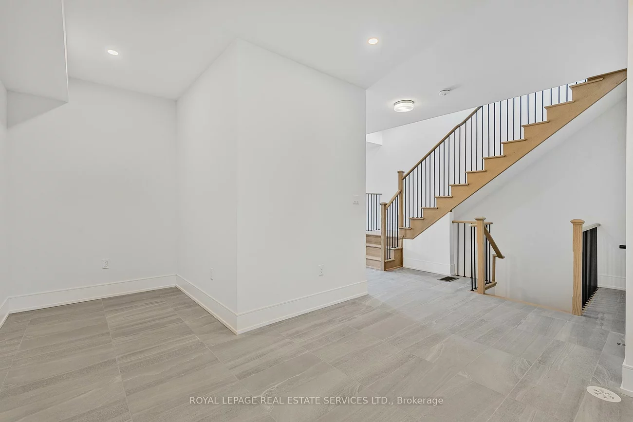 2272, Sovereign, 1001 - BR Bronte, Oakville
