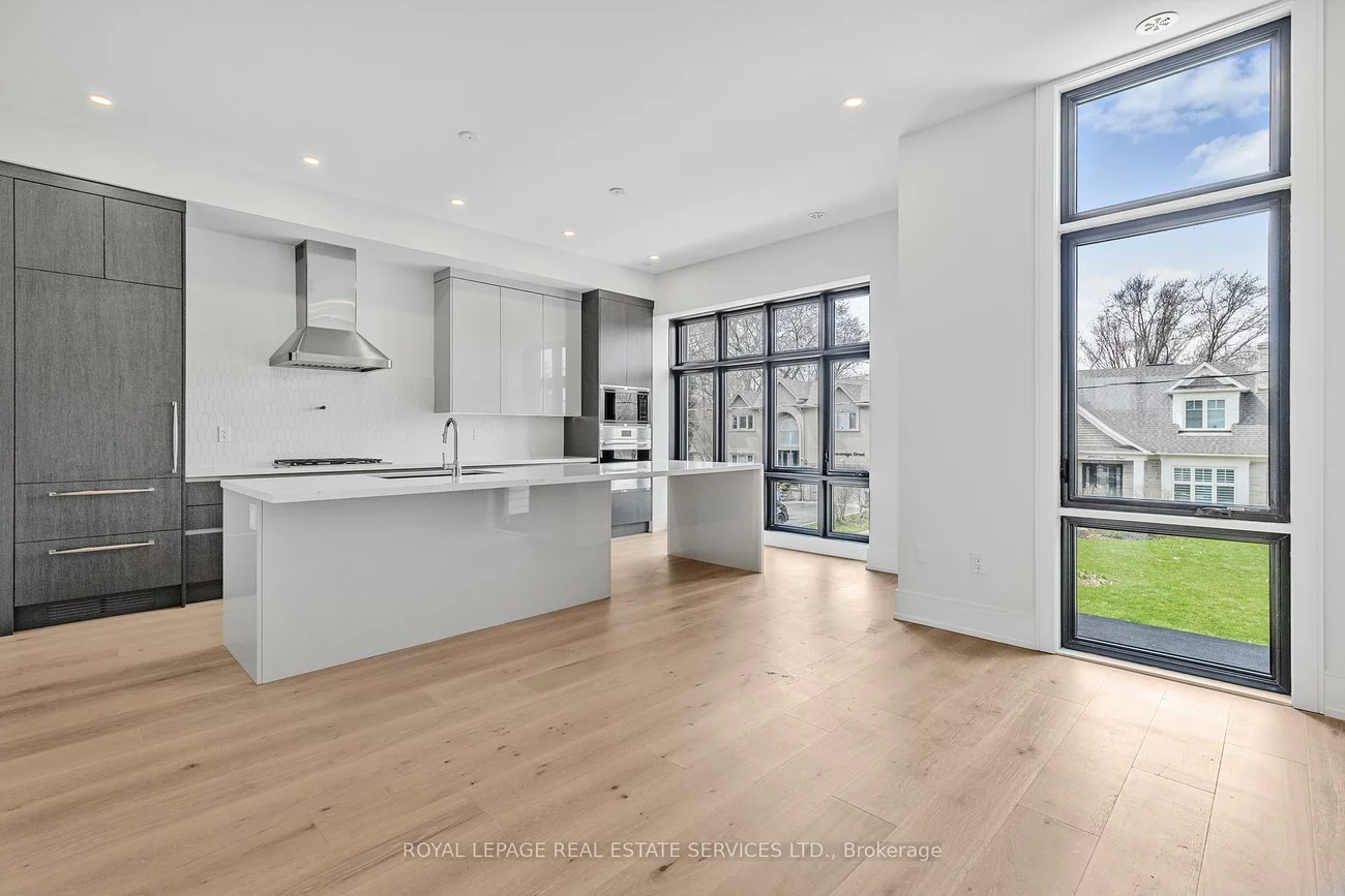 2272, Sovereign, 1001 - BR Bronte, Oakville