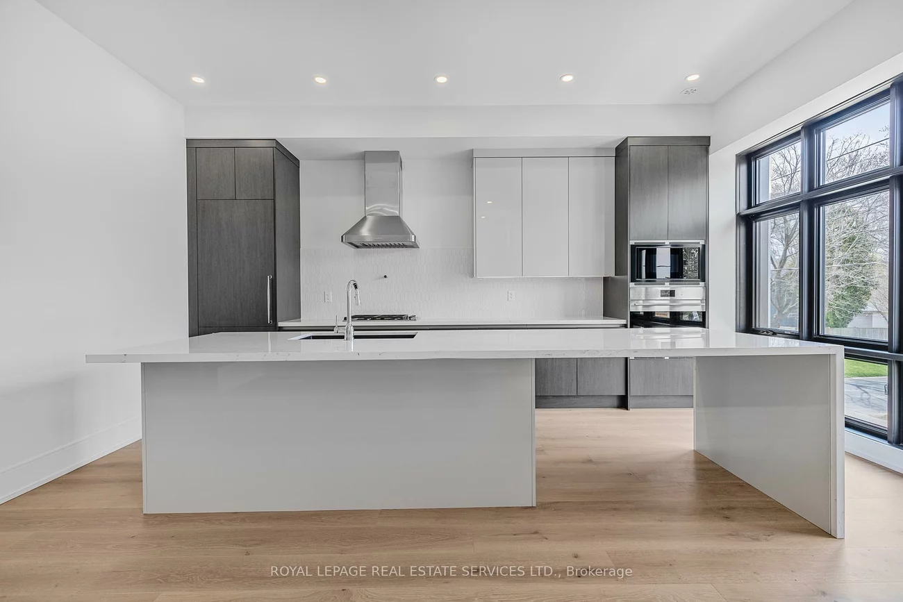 2272, Sovereign, 1001 - BR Bronte, Oakville