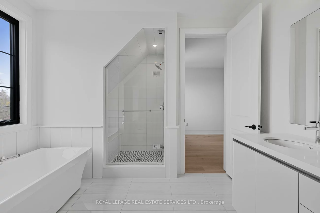 2272, Sovereign, 1001 - BR Bronte, Oakville