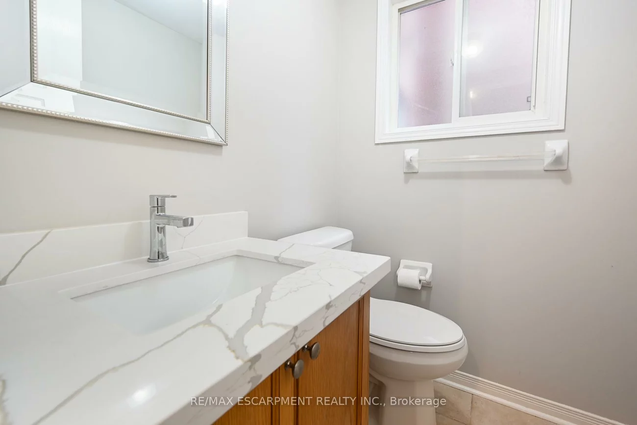 2373, Newcastle, 1022 - WT West Oak Trails, Oakville