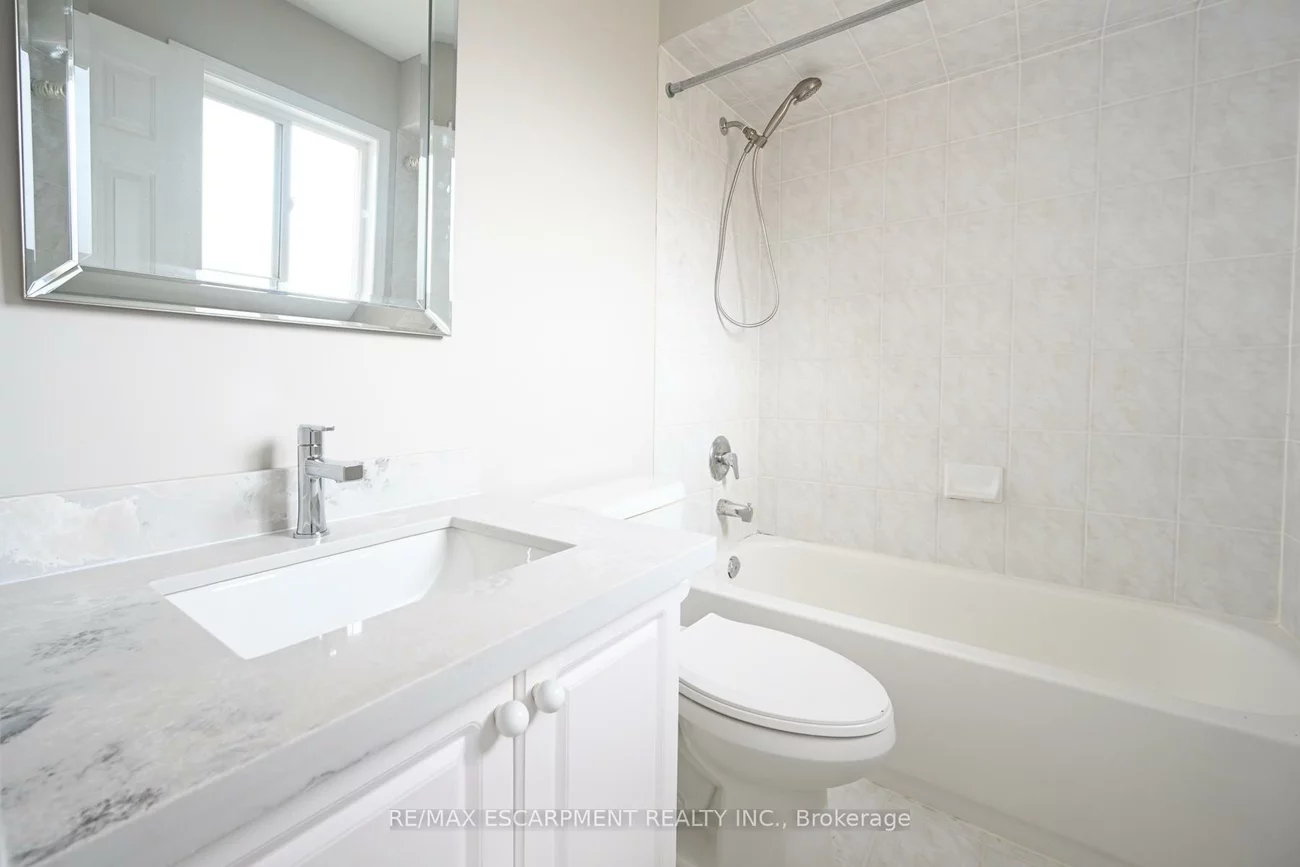 2373, Newcastle, 1022 - WT West Oak Trails, Oakville