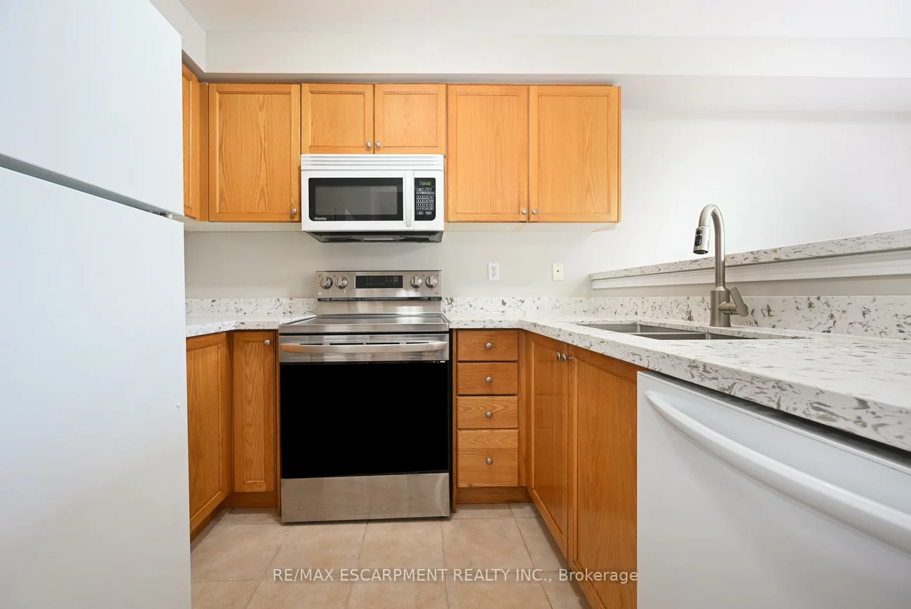 2373, Newcastle, 1022 - WT West Oak Trails, Oakville