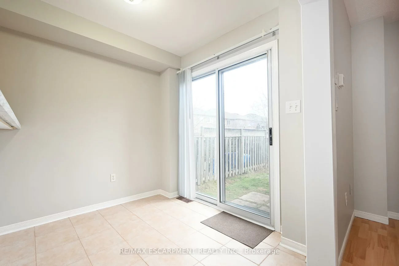 2373, Newcastle, 1022 - WT West Oak Trails, Oakville