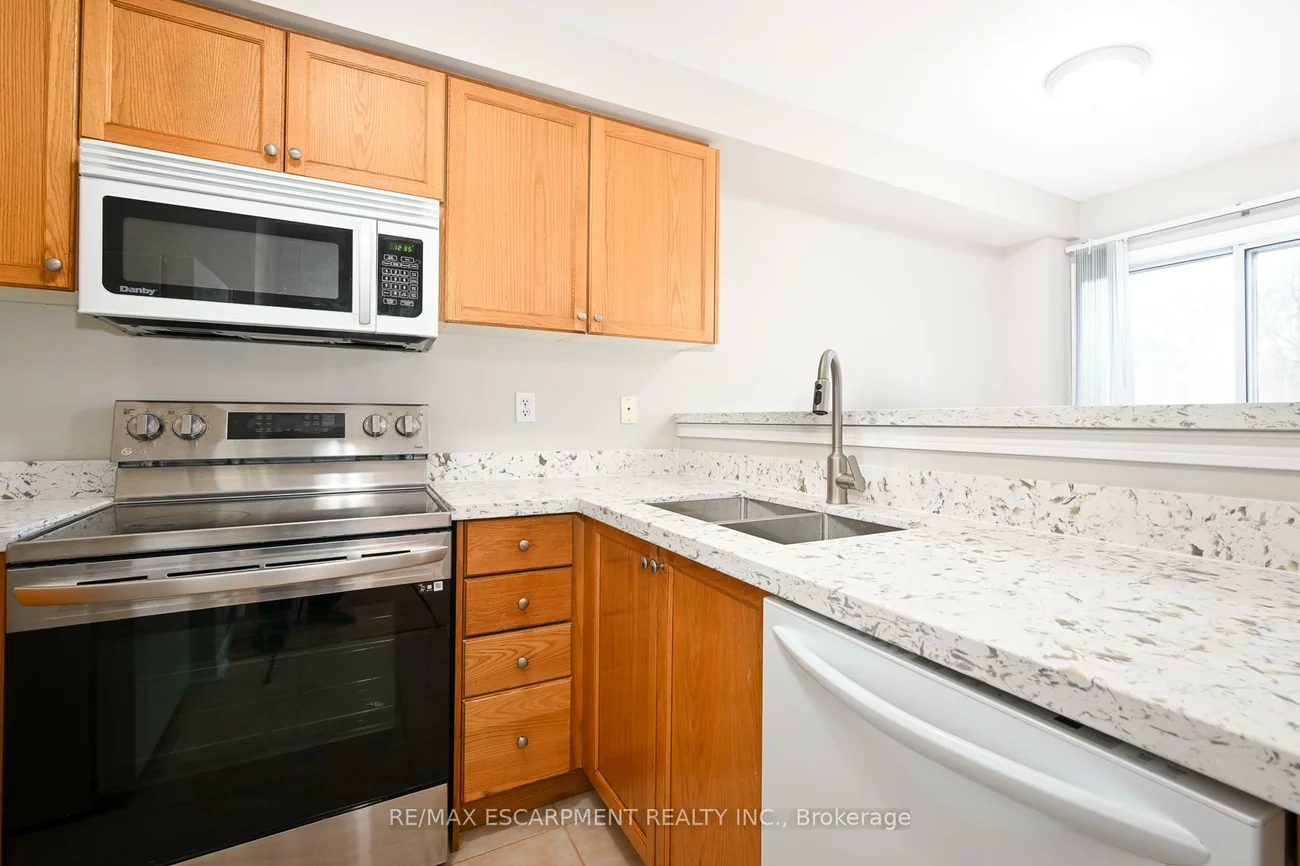 2373, Newcastle, 1022 - WT West Oak Trails, Oakville