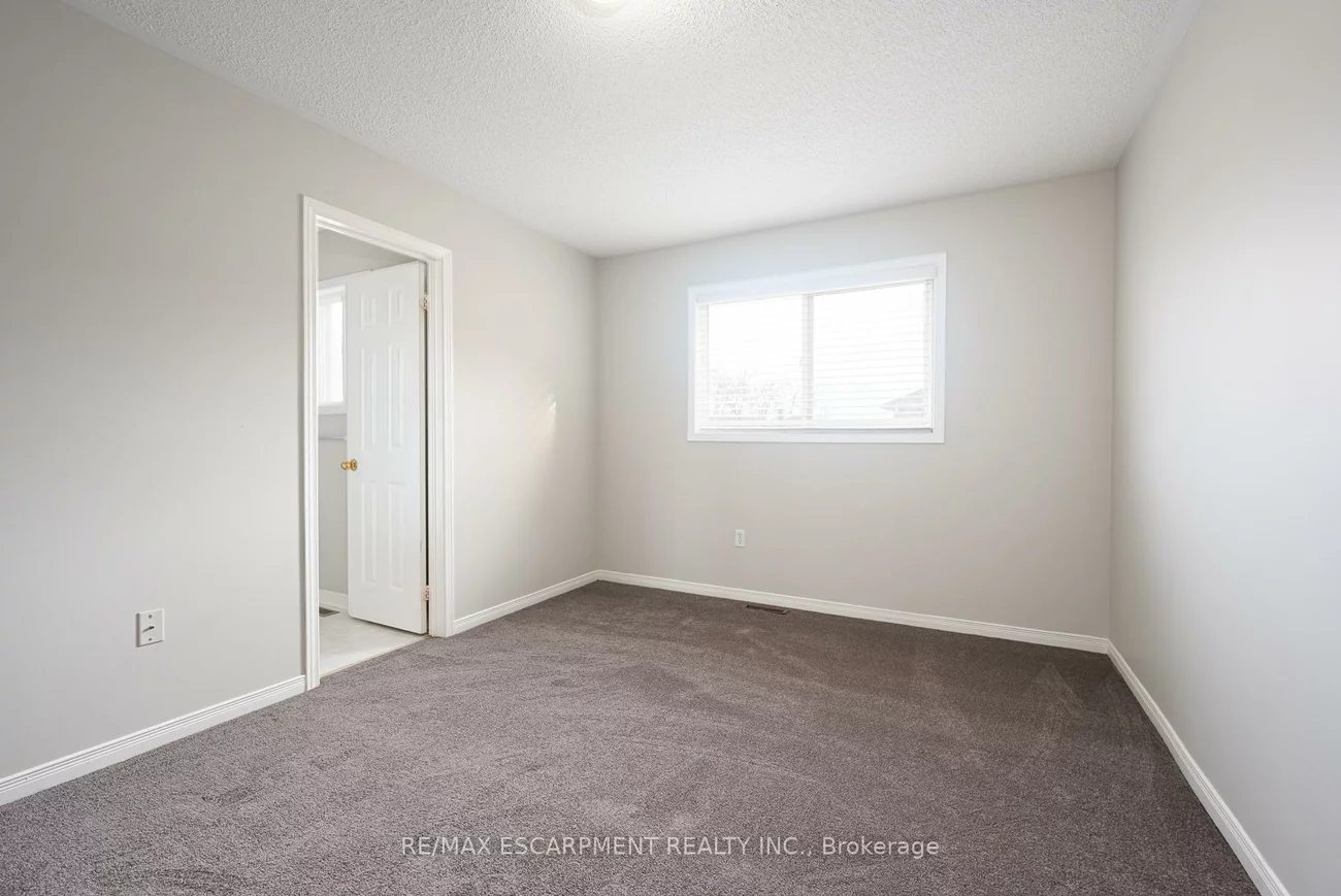 2373, Newcastle, 1022 - WT West Oak Trails, Oakville