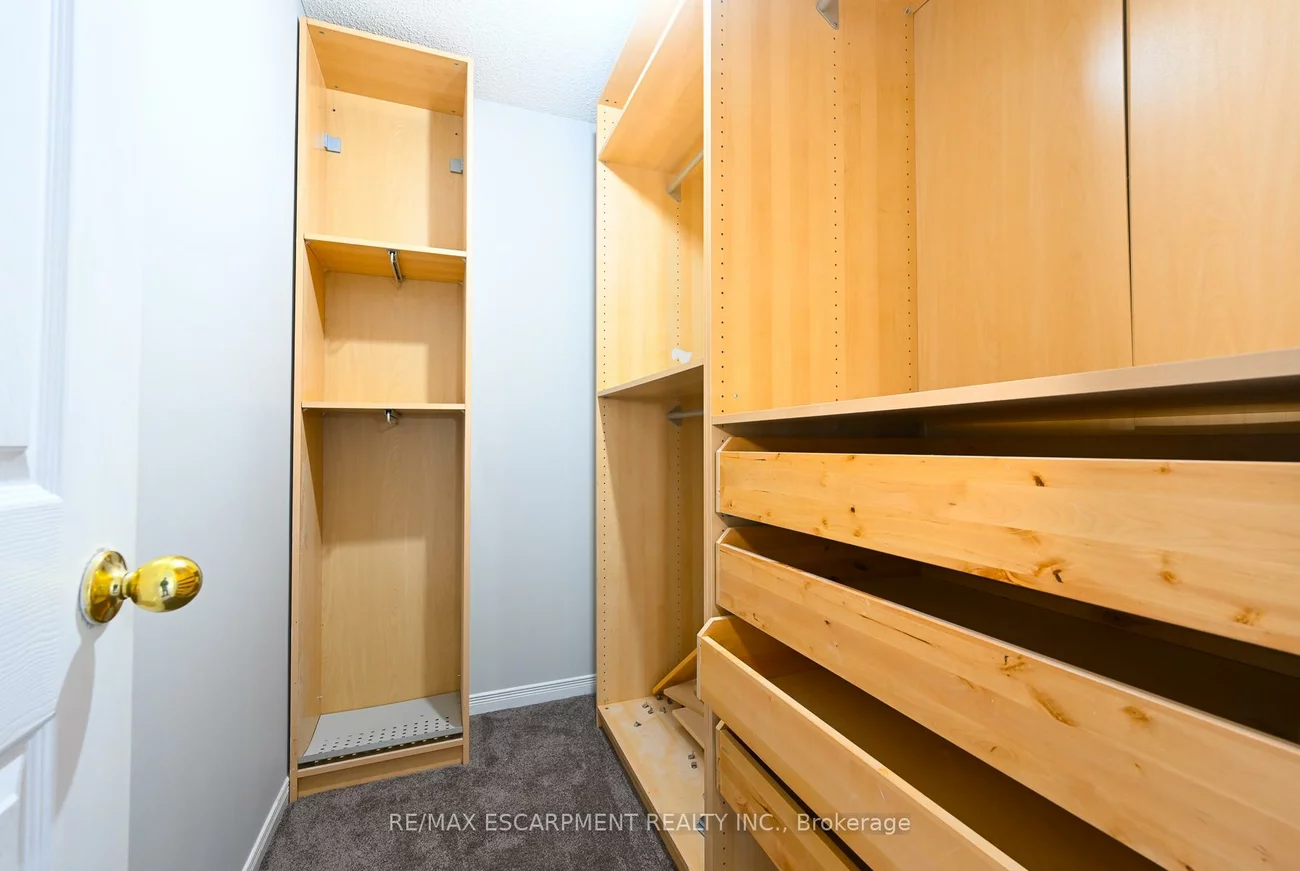 2373, Newcastle, 1022 - WT West Oak Trails, Oakville