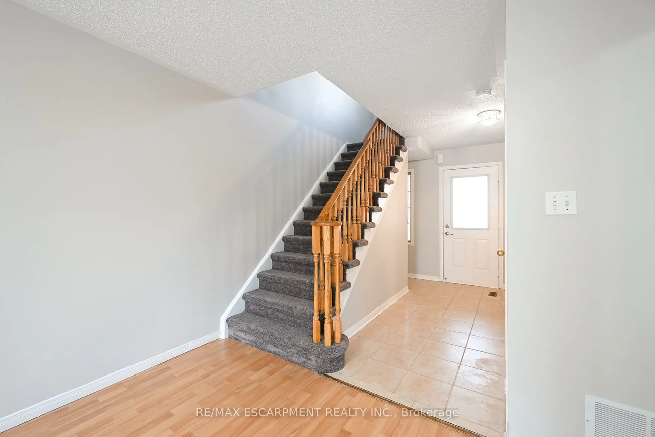 2373, Newcastle, 1022 - WT West Oak Trails, Oakville
