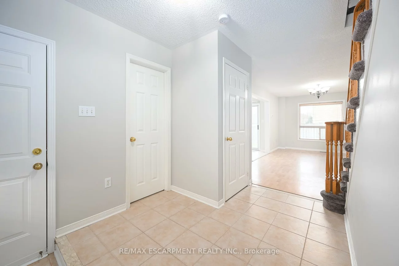 2373, Newcastle, 1022 - WT West Oak Trails, Oakville