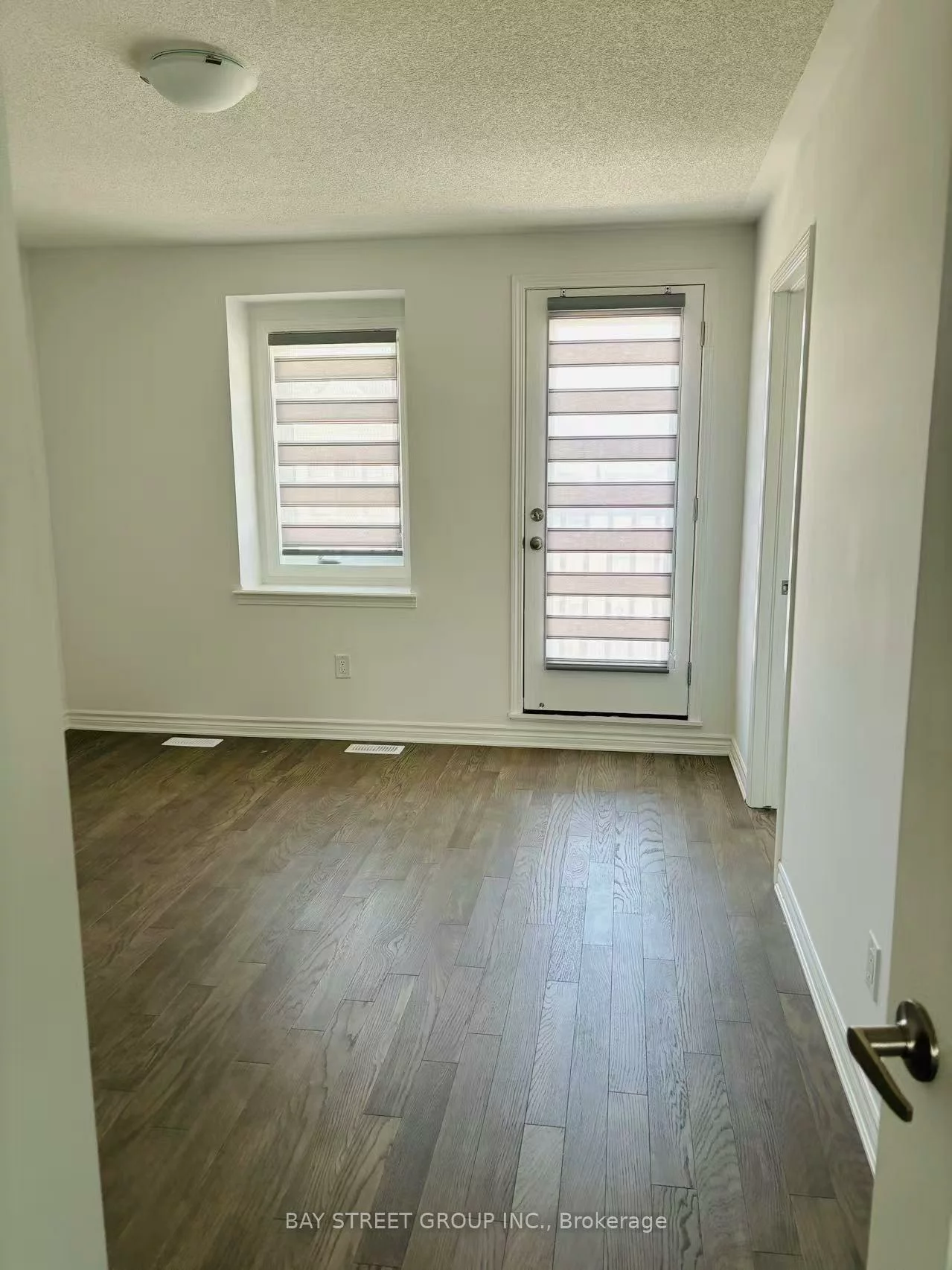 1374, Ripplewood, 1012 - NW Northwest, Oakville