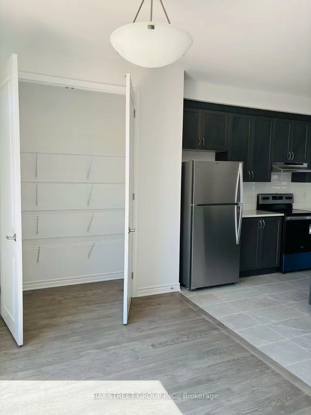 1374, Ripplewood, 1012 - NW Northwest, Oakville