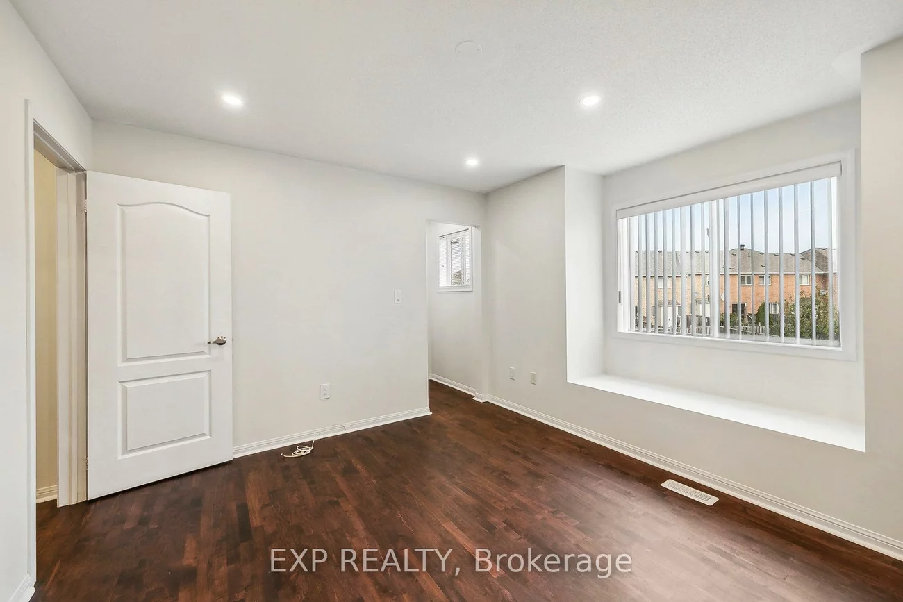 2406, Baintree, 1019 - WM Westmount, Oakville