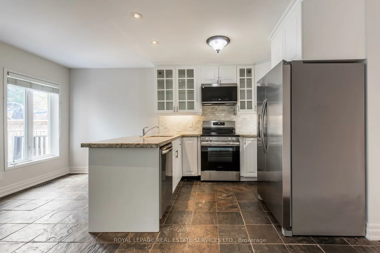 2492, Capilano, 1015 - RO River Oaks, Oakville