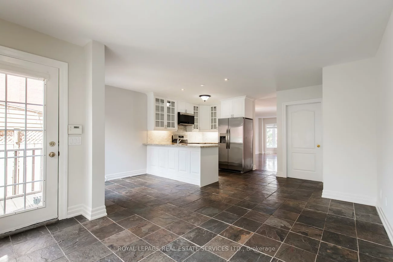 2492, Capilano, 1015 - RO River Oaks, Oakville