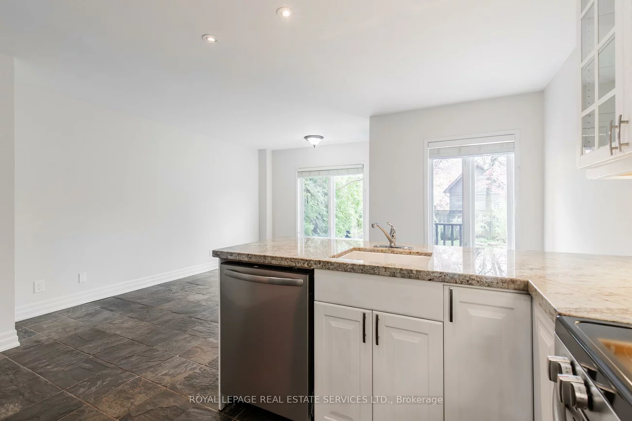 2492, Capilano, 1015 - RO River Oaks, Oakville